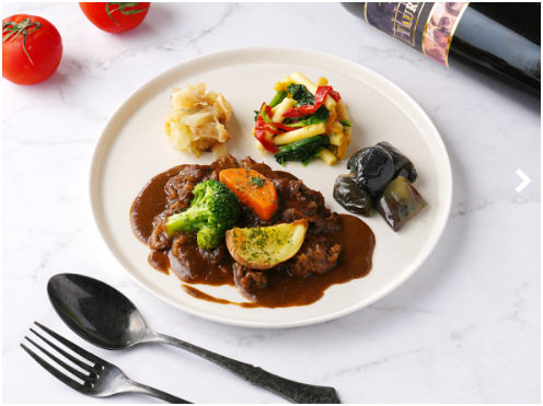 じっくり煮込んだビーフシチュー 赤ワイン仕立て